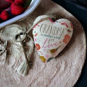 Demdaco Art Hearts Grandma's Is Another Word‎ For Love Heart Figure Key R Jones